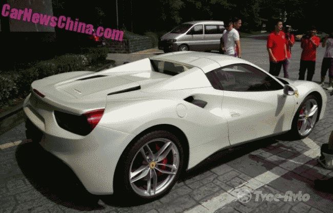 В Китае сфотографирован Ferrari 488 Spider 