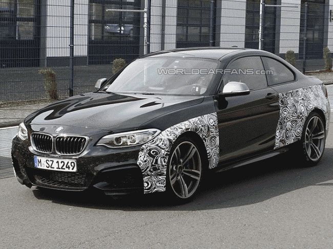 BMW опубликовал первый тизер "заряженного" спорткупе M2