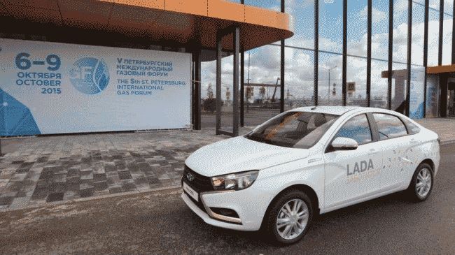 "АвтоВАЗ" в Петербурге продемонстрировал Lada Vesta CNG