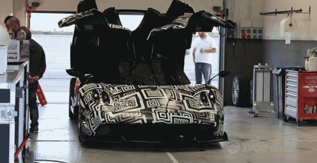 На гоночном треке в Италии тестируется новый суперкар Pagani Huayra