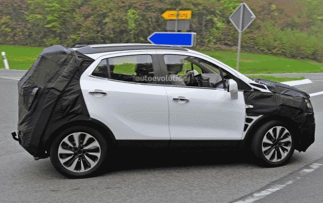 Opel Mokka 2017 в ходе рестайлинга получит светодиодную оптику