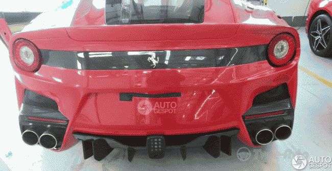 В Сети появились "живые" фото Ferrari F12tdf