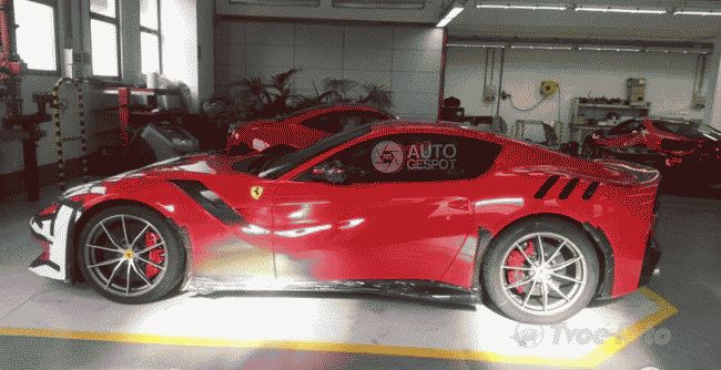 В Сети появились "живые" фото Ferrari F12tdf