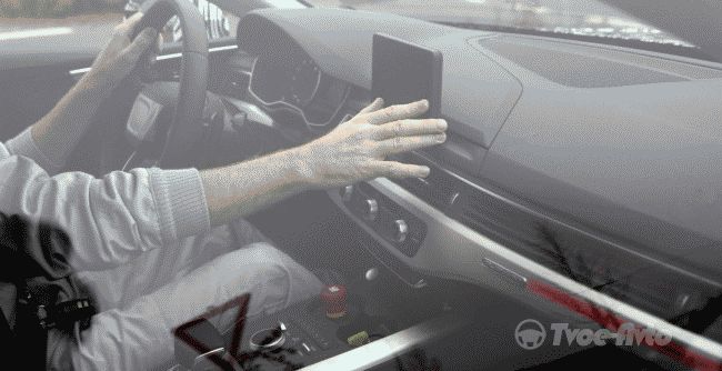 В Сети появились шпионские снимки салона купе Audi A5 2017