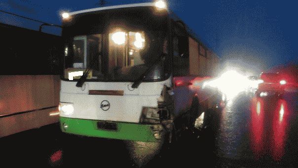 18-летний водитель "ВАЗа" погиб в ДТП с автобусом в Самаре