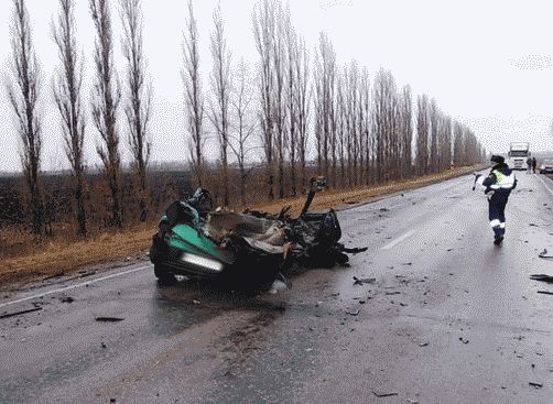 В Воронежской области водитель «Мазды» не выжил попав в ДТП с «КамАЗом»
