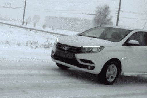 Lada Xray вновь показался без камуфляжа на дорогах Тольятти