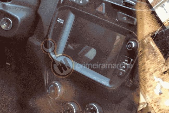 Обновленный Chevrolet Cobalt замечен фотошпионами без камуфляжа