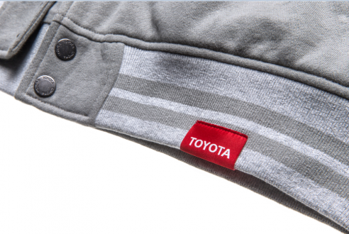 Toyota в России запустила первую линейку одежды и аксессуаров Heritage