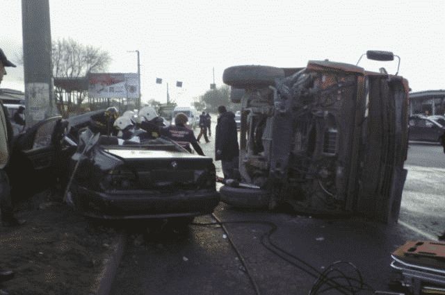 В Севастополе грузовик опрокинулся столкнувшись с иномаркой, погибла женщина