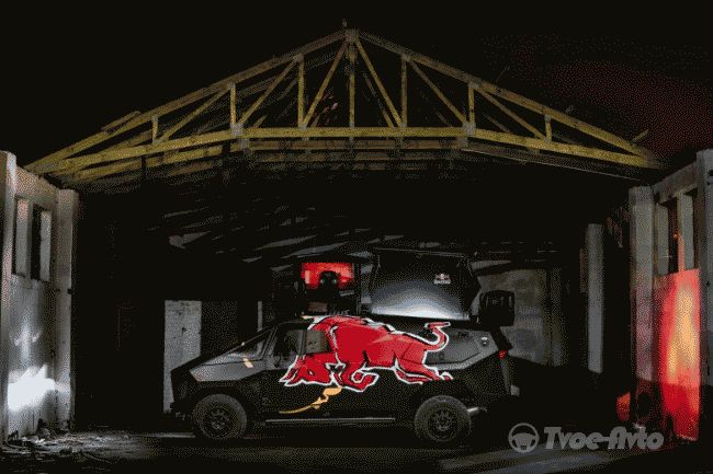  Red Bull создали музыкальный автомобиль на основе Land Rover Defender 