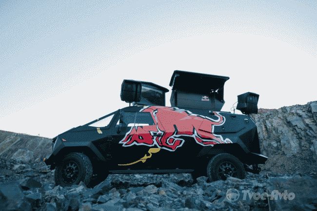  Red Bull создали музыкальный автомобиль на основе Land Rover Defender 