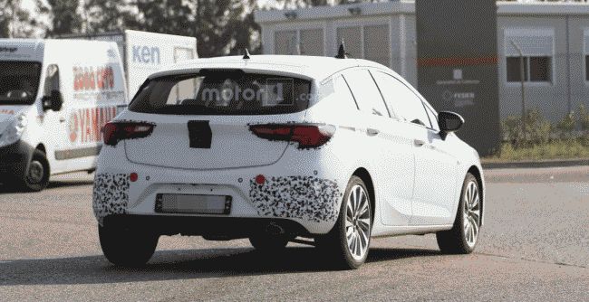«Заряженный» Opel Astra GSI 2016 впервые вышел на тестирование