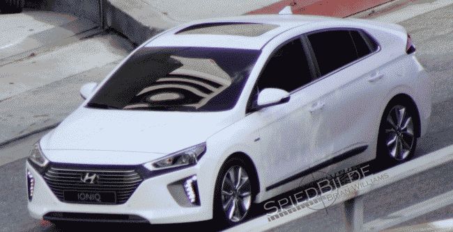 Внешность "зеленой" новинки Hyundai Ioniq рассекречена на шпионских фото