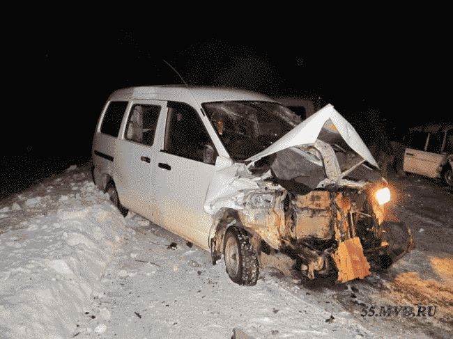 Четыре человека стали жертвами ночного ДТП в Омской области