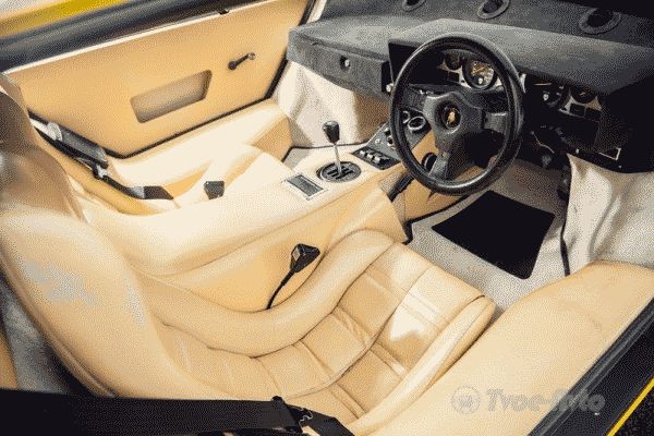 Суперкар Lamborghini Countach 400S будет продан на аукционе