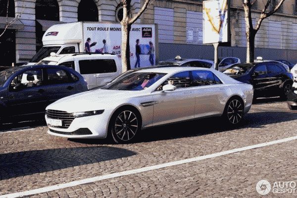 В Сети появились "живые" фото седана Aston Martin стоимостью миллион евро