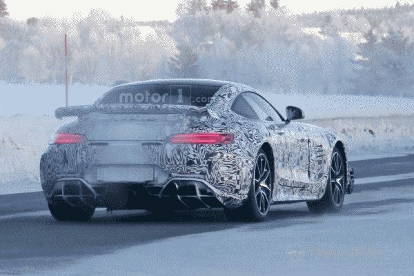 "Заряженный" Mercedes-AMG GT R проходит испытания в Швеции
