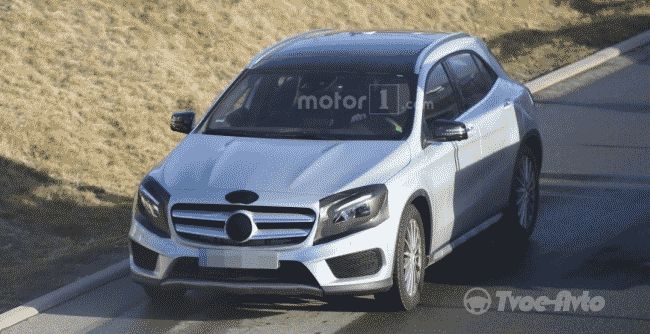 Mercedes проводит завершающие тесты обновленного кроссовера GLA