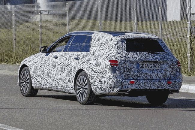 Mercedes тестирует конкурента Audi A6 Allroad на базе нового E-Class