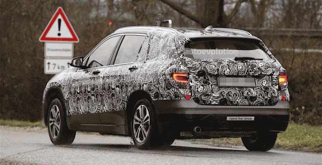 Семиместный BMW X1 снова пойман фотошпионами