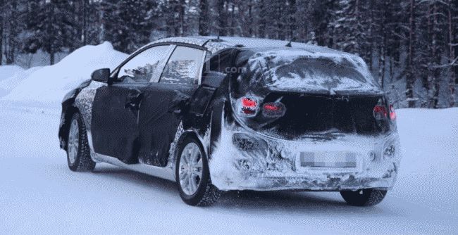 Хэтчбек Hyundai i30 нового поколения проходит зимние тесты