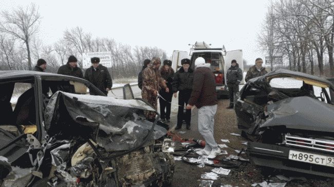 В Краснодарском крае столкнулись два ВАЗа, погибли 2 и пострадали 3 человека