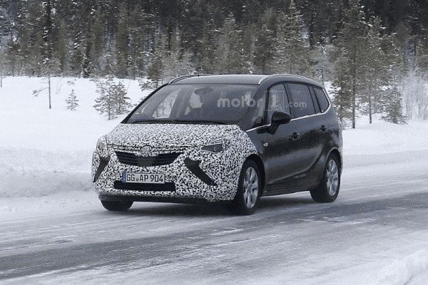 Рестайлинговый Opel Zafira заметили на тестах
