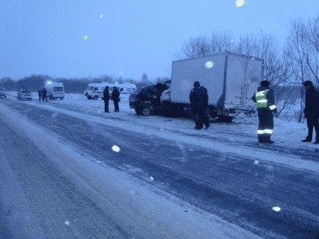 На трассе «Южно-Сахалинск – Холмск» в ДТП погиб водитель иномарки, еще двое раненых