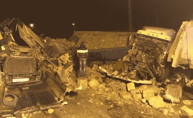 В Новороссийске в дорожной аварии погиб водитель фуры 