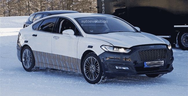 Обновлённый седан Ford Mondeo 2017 проходит тестирование в зимних условиях 