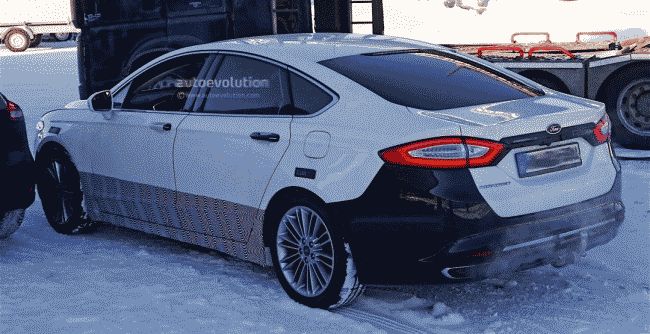 Обновлённый седан Ford Mondeo 2017 проходит тестирование в зимних условиях 