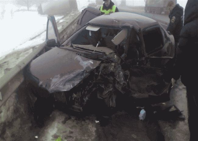 На трассе М-5 «Урал» «Калина» врезалась в фуру, пострадали двое 