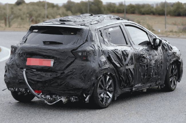 Nissan Micra нового поколения впервые замечен на тестах