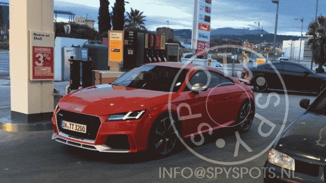 "Заряженное" купе Audi TT засняли без камуфляжа