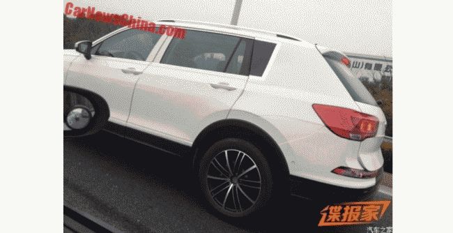 Новый кроссовер Volkswagen для Китая попал в объективы фотокамер