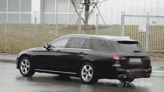 Новое поколение универсала Mercedes E-Class замечено без камуфляжа 