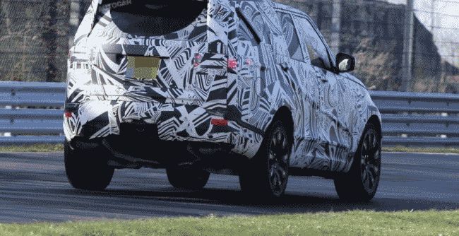 Новый Land Rover Discovery тестируют на трассе Нюрбургринга