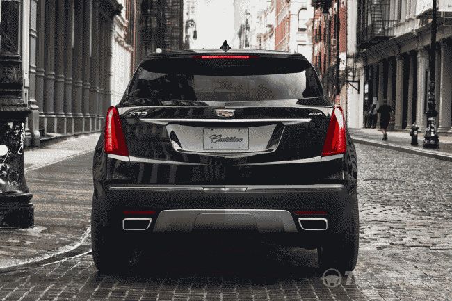 Объявлены рублевые цены на кроссовер Cadillac XT5