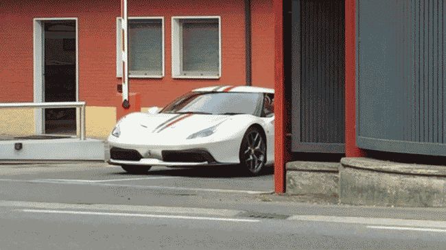 Ferrari тестирует загадочную модель