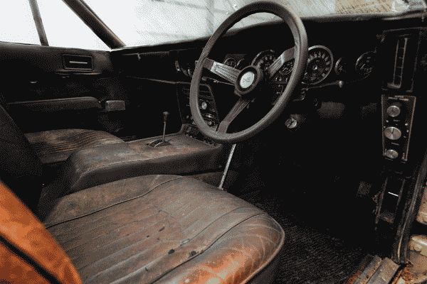 Простоявший 30 лет в гараже Aston Martin выставили на продажу