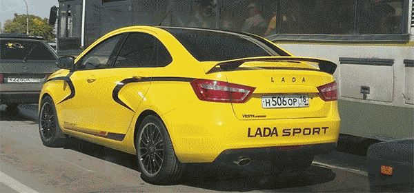 Спортивная версия Lada Vesta "засветилась" на новых шпионских фото