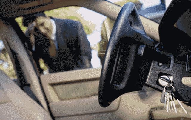 Несколько способов разблокировать дверь машины