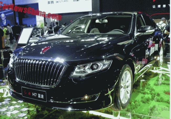 В Пекине дебютировал обновленный седан Hongqi H7 