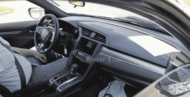 В Сети опубликовано фото салона хэтчбека Honda Civic 2017