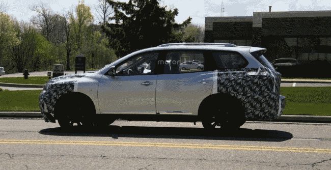 Nissan тестирует новый Pathfinder 