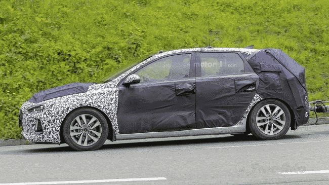 Hyundai вывел на тесты новый хэтчбек i30 с прицепом