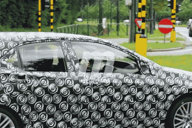 В Сети опубликована первая партия шпионских фото нового Toyota Auris