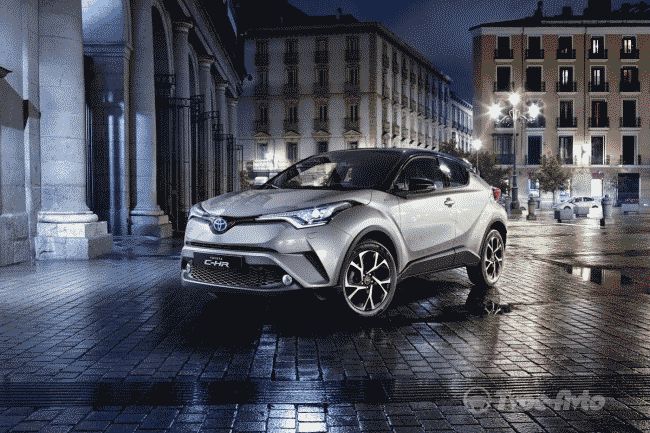 Toyota впервые показала салон серийного C-HR