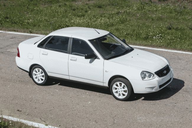 У седана Lada Priora появились две новые версии Black Edition и White Edition
